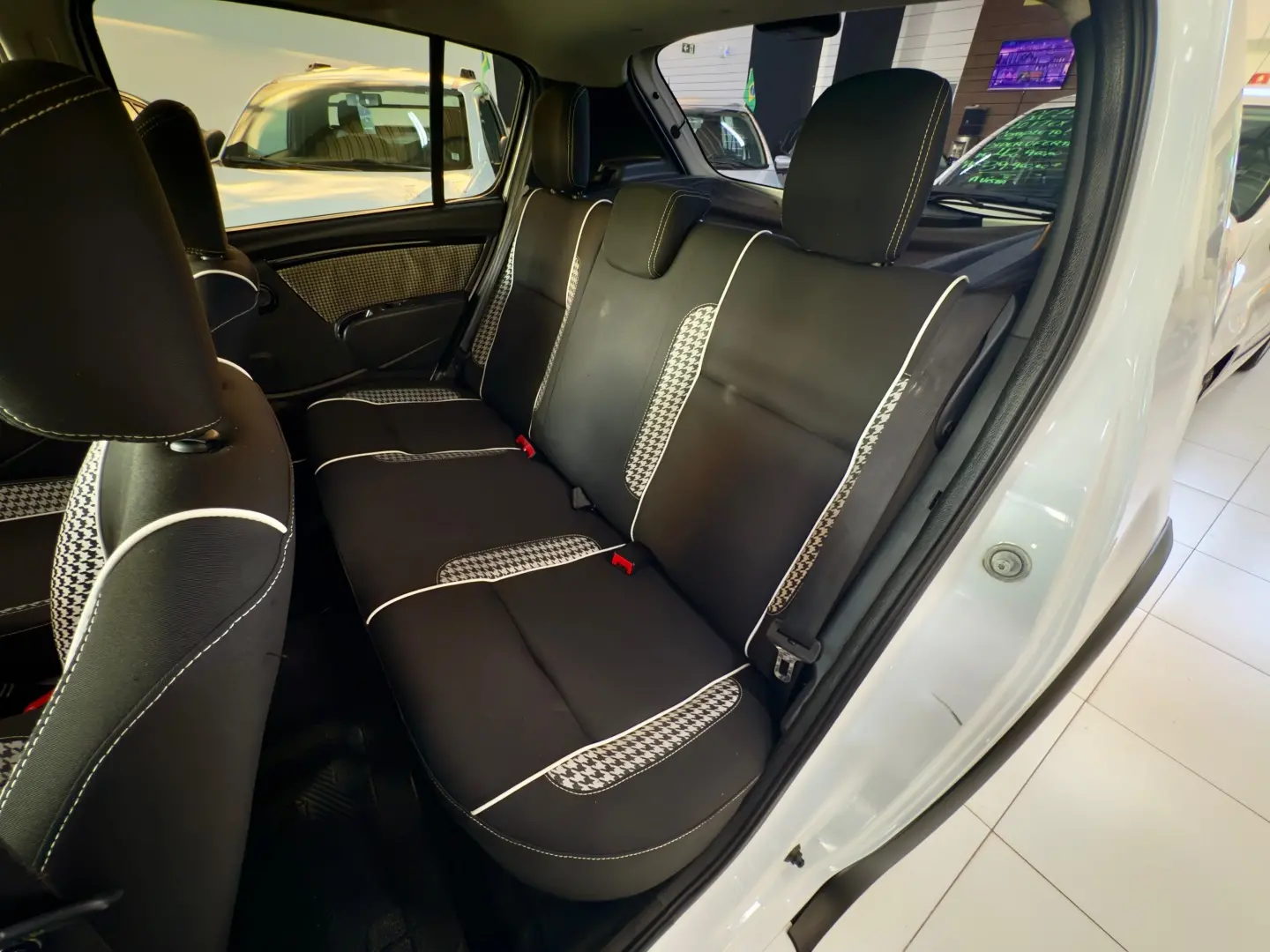 RENAULT Sandero - Foto