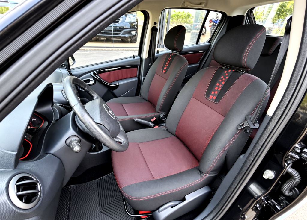 RENAULT Sandero - Foto