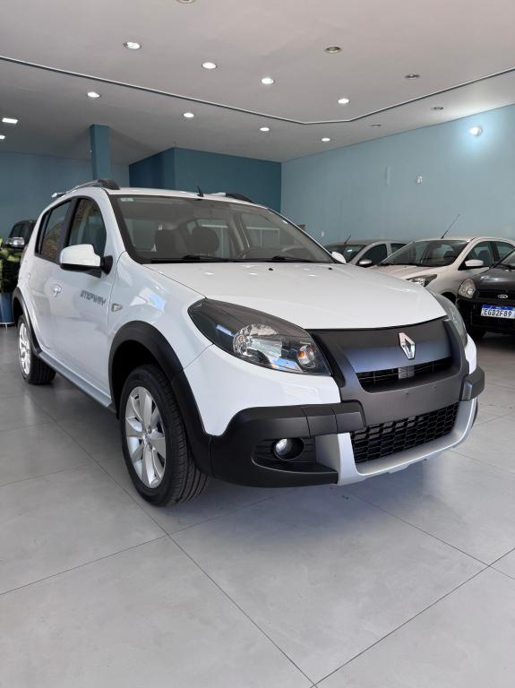 RENAULT Sandero - Foto