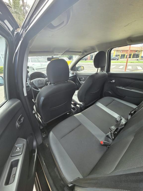 RENAULT Sandero - Foto