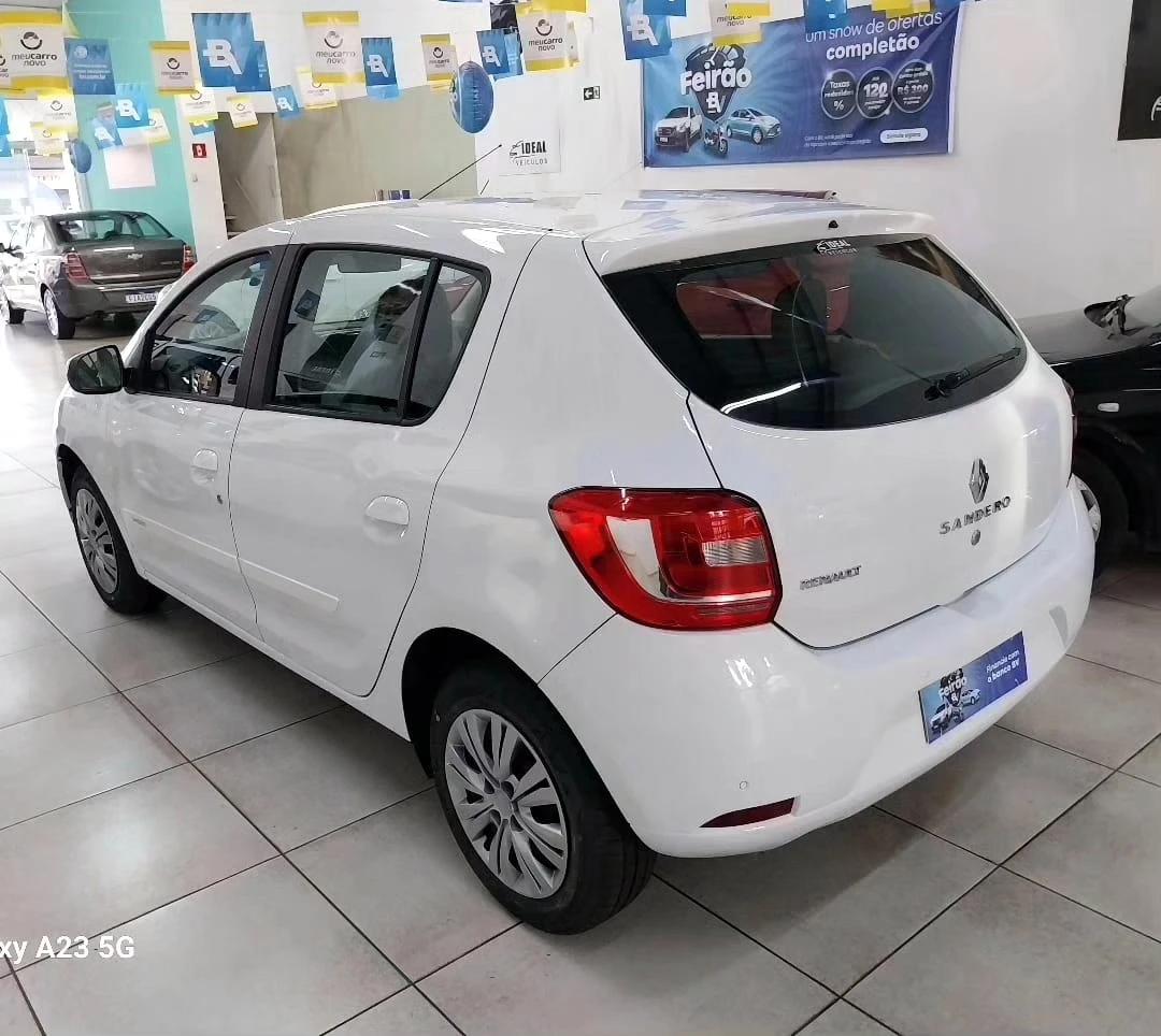 RENAULT Sandero - Foto