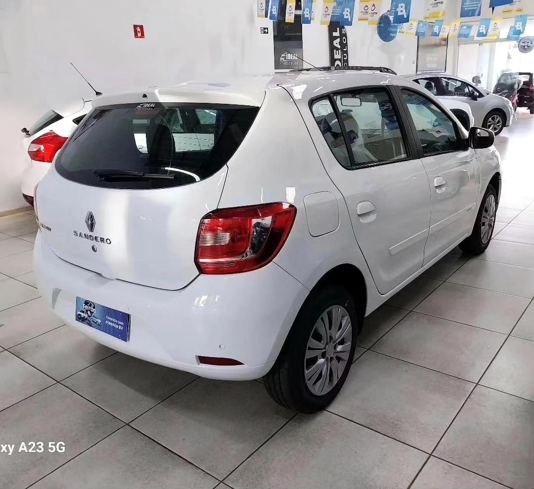 RENAULT Sandero - Foto