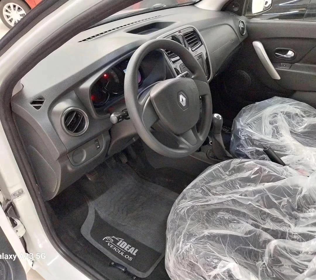 RENAULT Sandero - Foto