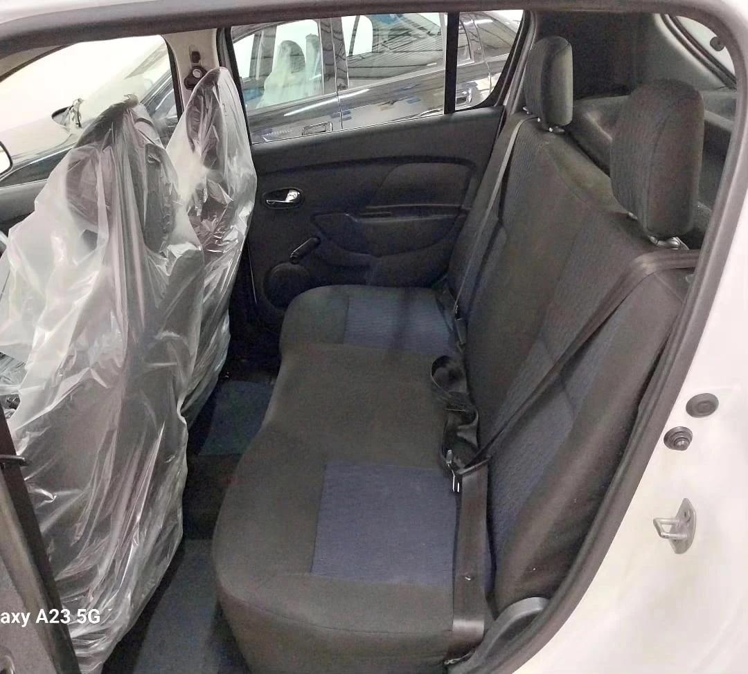 RENAULT Sandero - Foto