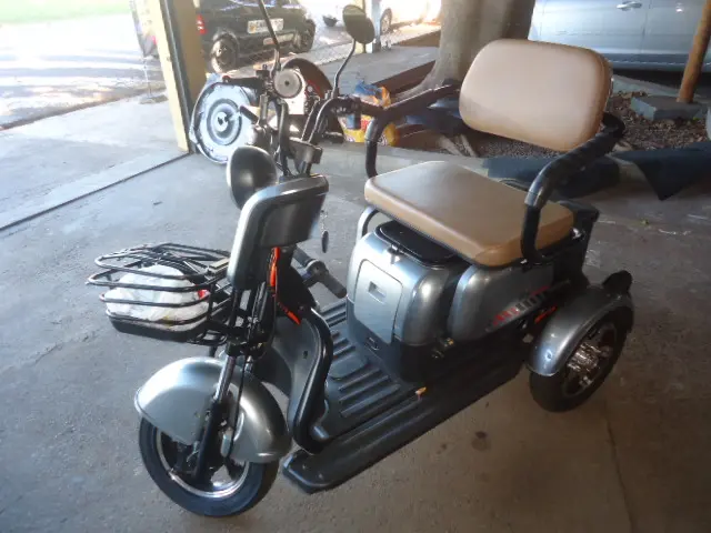 SCOOTER Triciclo - Foto