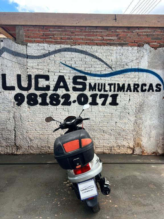 SUZUKI Burgman 125 - Foto