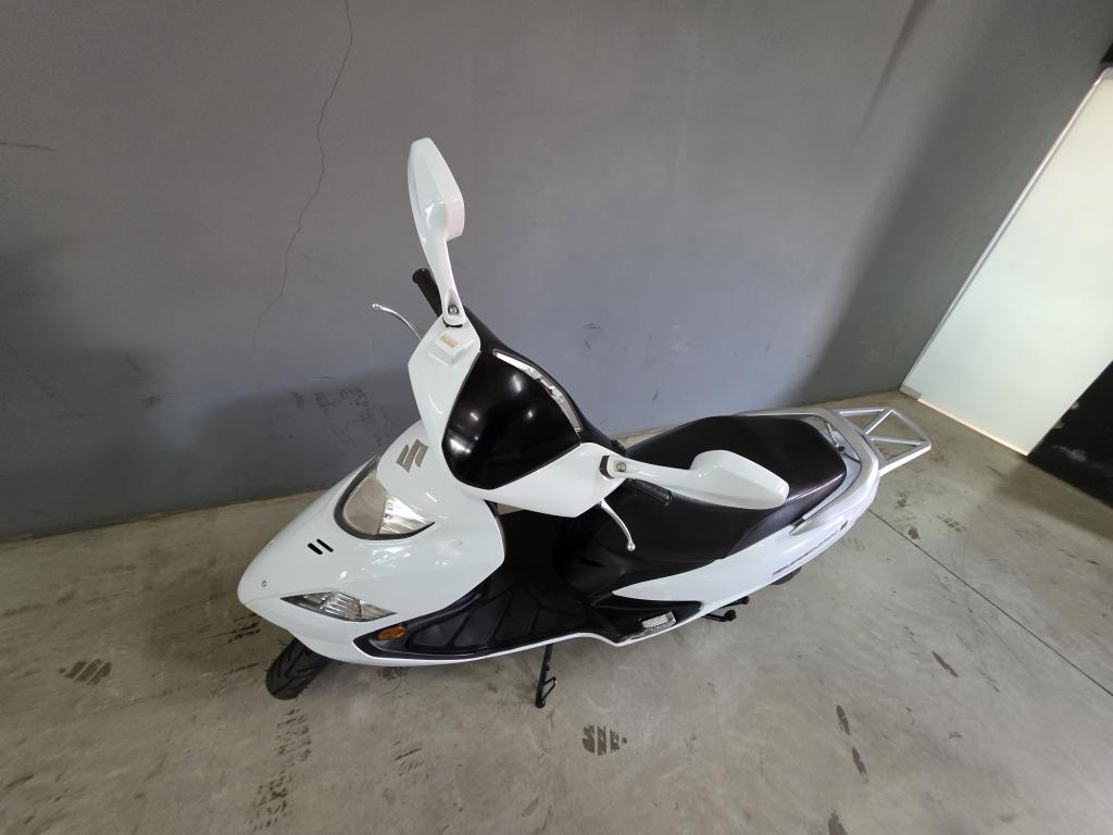 SUZUKI Burgman 125 - Foto