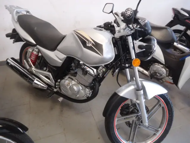 SUZUKI GSR 125 - Foto