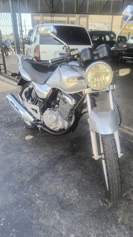 SUZUKI GSR 150 - Foto