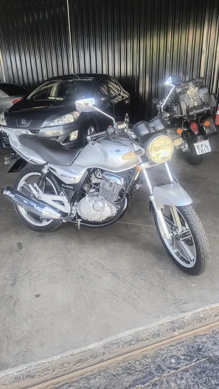 SUZUKI GSR 150 - Foto