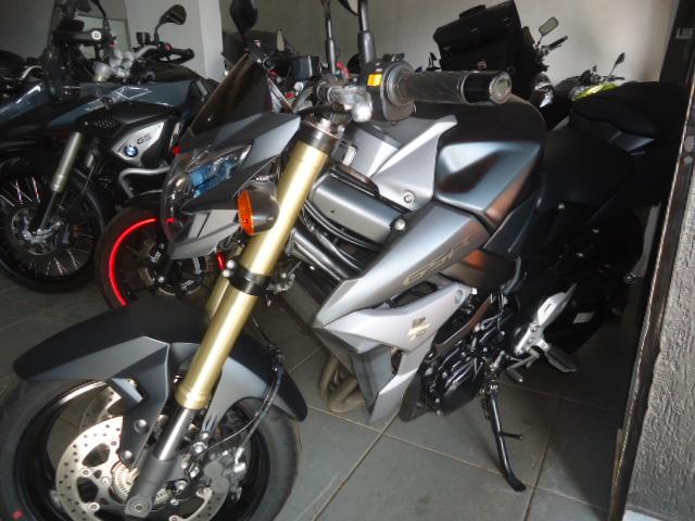 SUZUKI GSR 750 - Foto