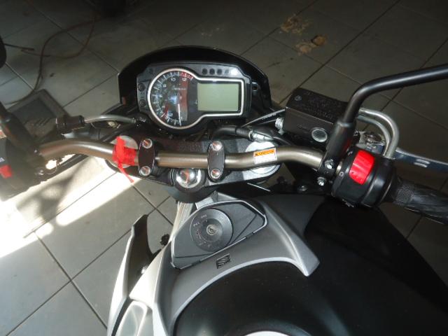 SUZUKI GSR 750 - Foto