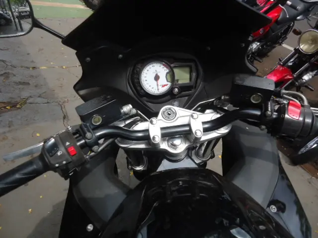 SUZUKI GSX 650 F - Foto