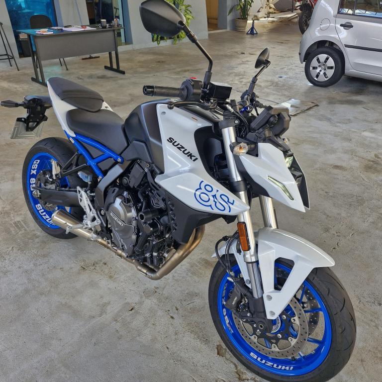 SUZUKI GSX 8S - Foto