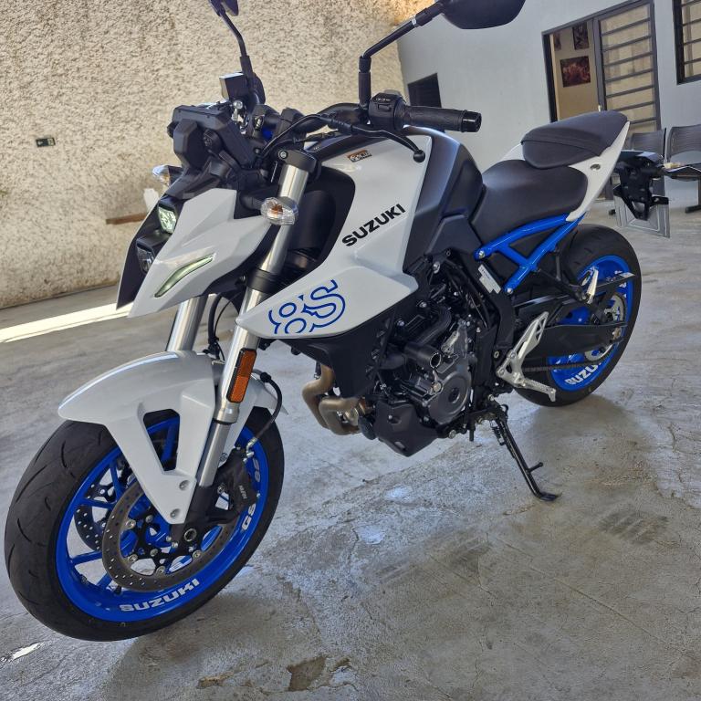SUZUKI GSX 8S - Foto