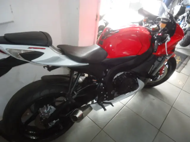 SUZUKI GSX-R 750 Srad - Foto
