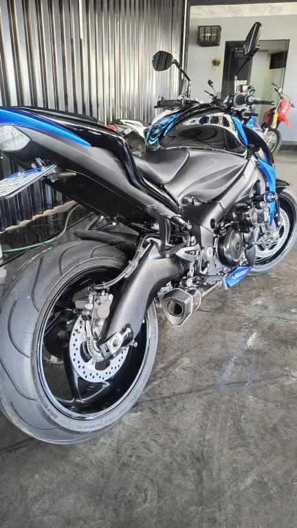 SUZUKI GSX-S 1000 - Foto