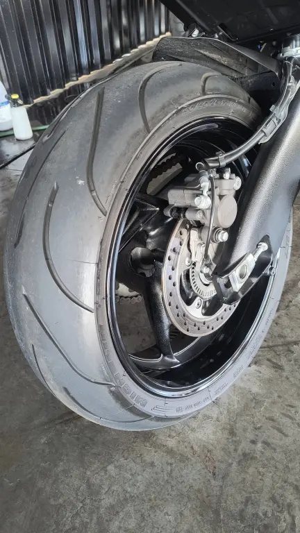 SUZUKI GSX-S 1000 - Foto