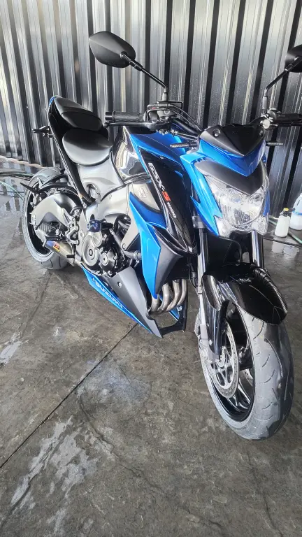SUZUKI GSX-S 1000 - Foto
