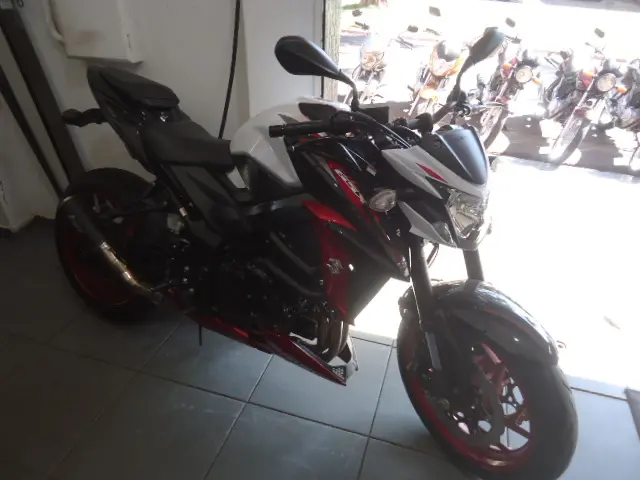 SUZUKI GSX-S 750 - Foto