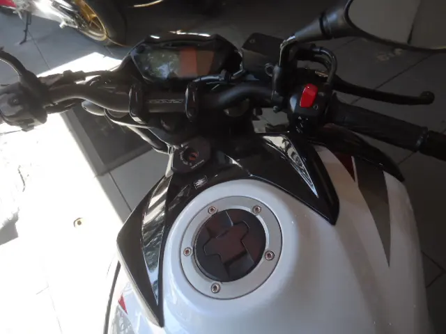 SUZUKI GSX-S 750 - Foto