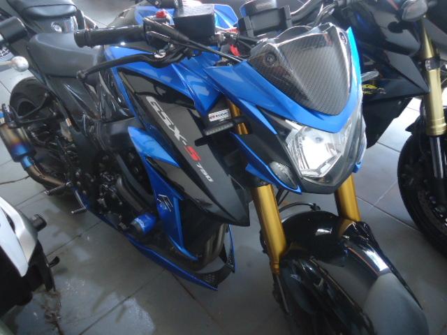 SUZUKI GSX-S 750 - Foto