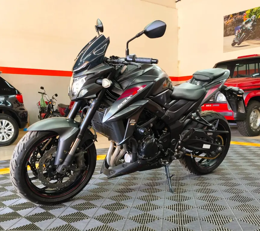 SUZUKI GSX-S 750 - Foto