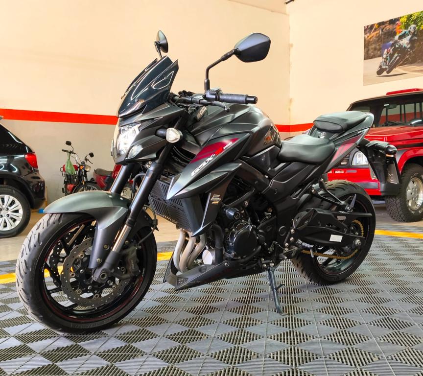 SUZUKI GSX-S 750 - Foto