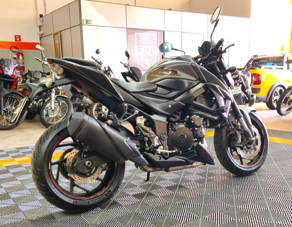SUZUKI GSX-S 750 - Foto