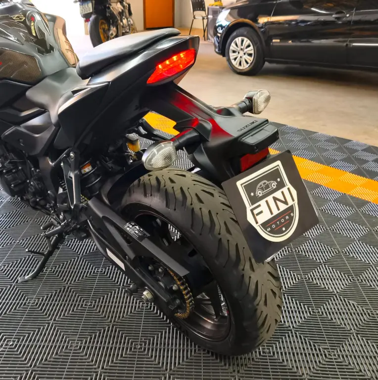 SUZUKI GSX-S 750 - Foto