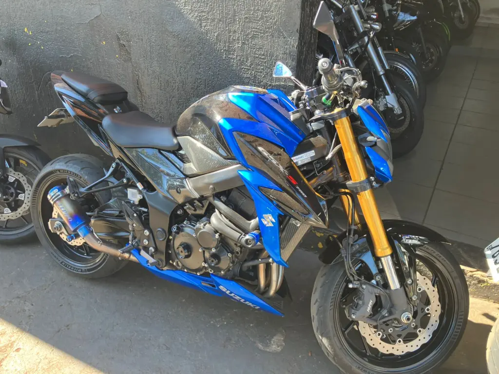 SUZUKI GSX-S 750 - Foto