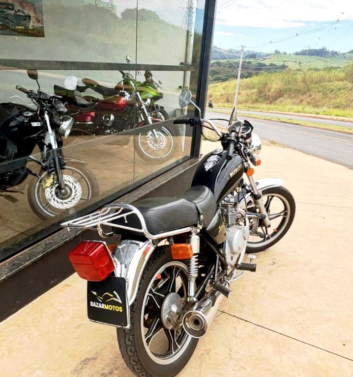 SUZUKI Intruder 125 - Foto