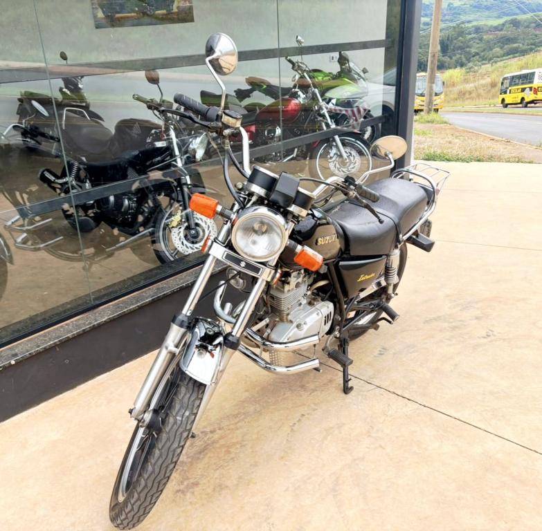 SUZUKI Intruder 125 - Foto