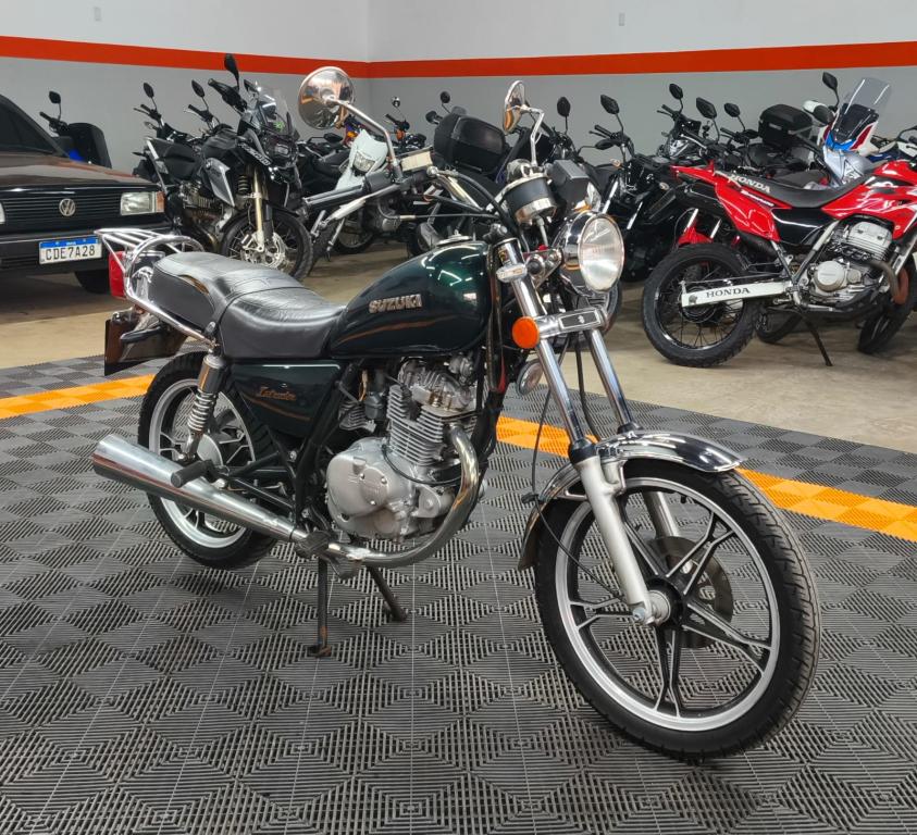 SUZUKI Intruder 125 - Foto