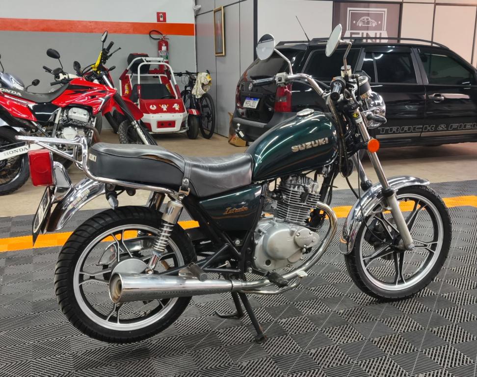 SUZUKI Intruder 125 - Foto
