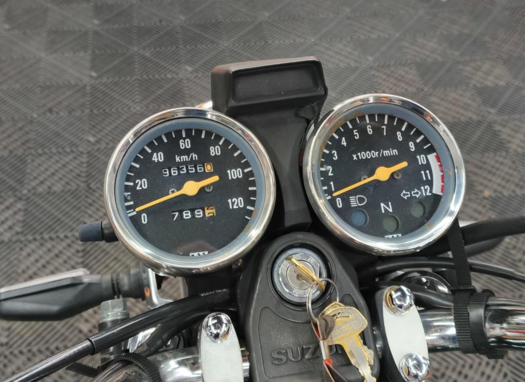 SUZUKI Intruder 125 - Foto