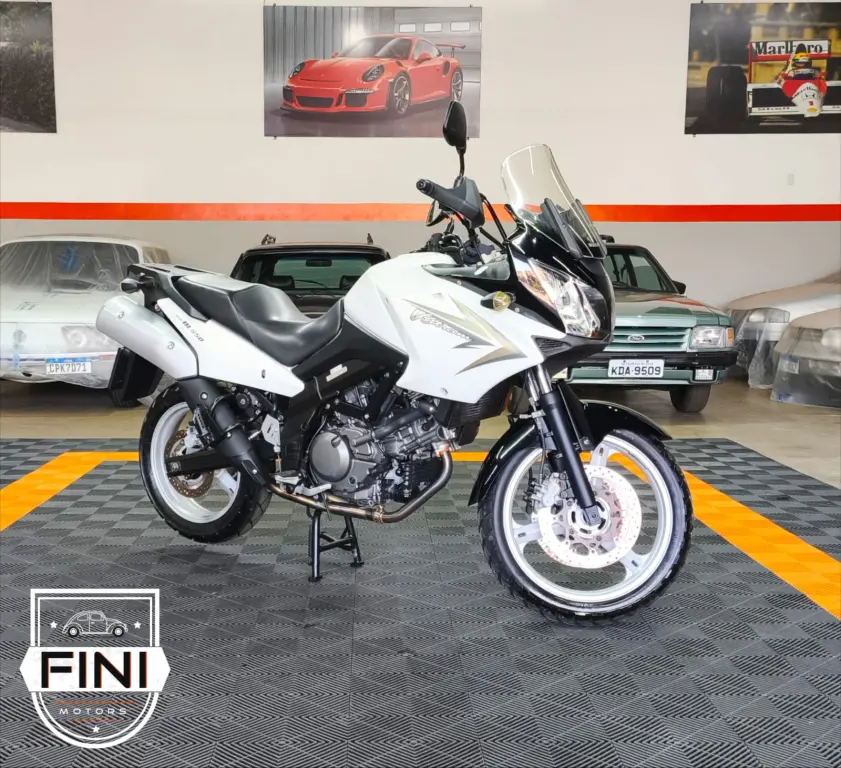 SUZUKI V-Strom DL 650 - Foto