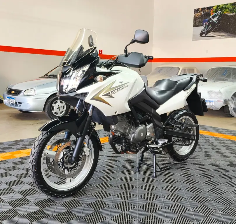 SUZUKI V-Strom DL 650 - Foto