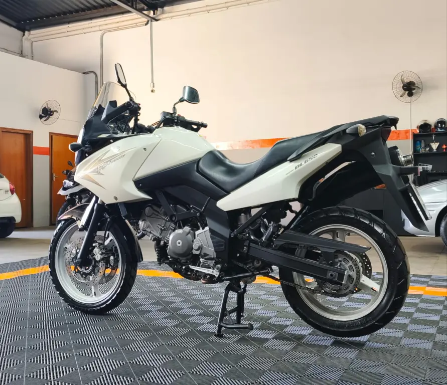 SUZUKI V-Strom DL 650 - Foto