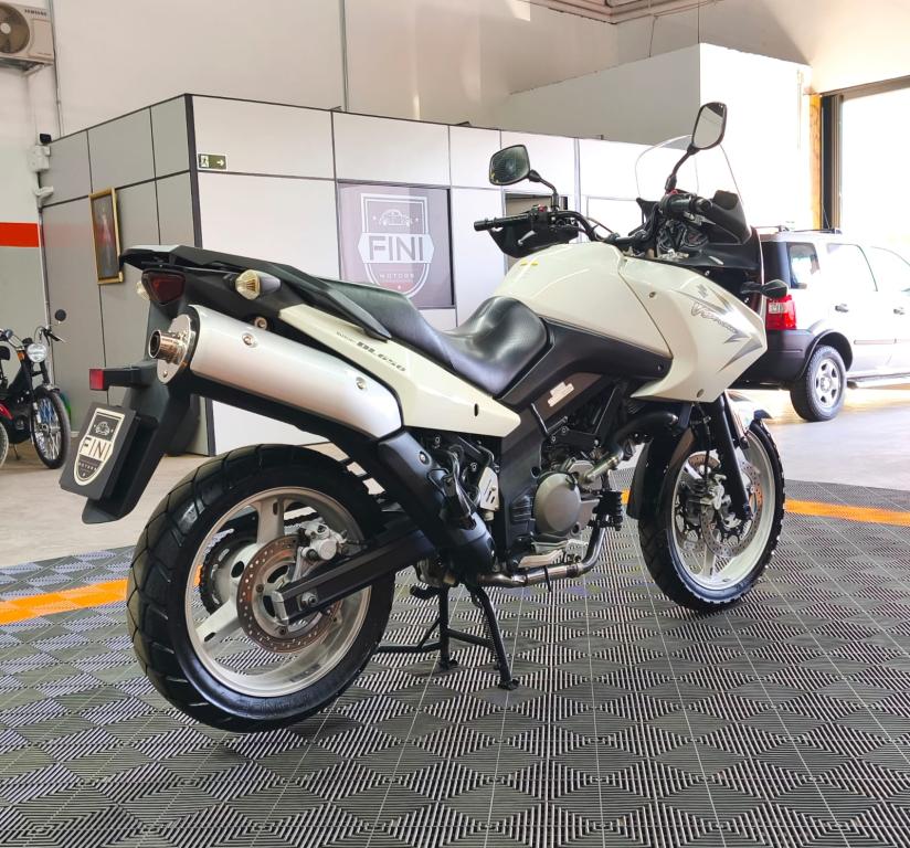 SUZUKI V-Strom DL 650 - Foto