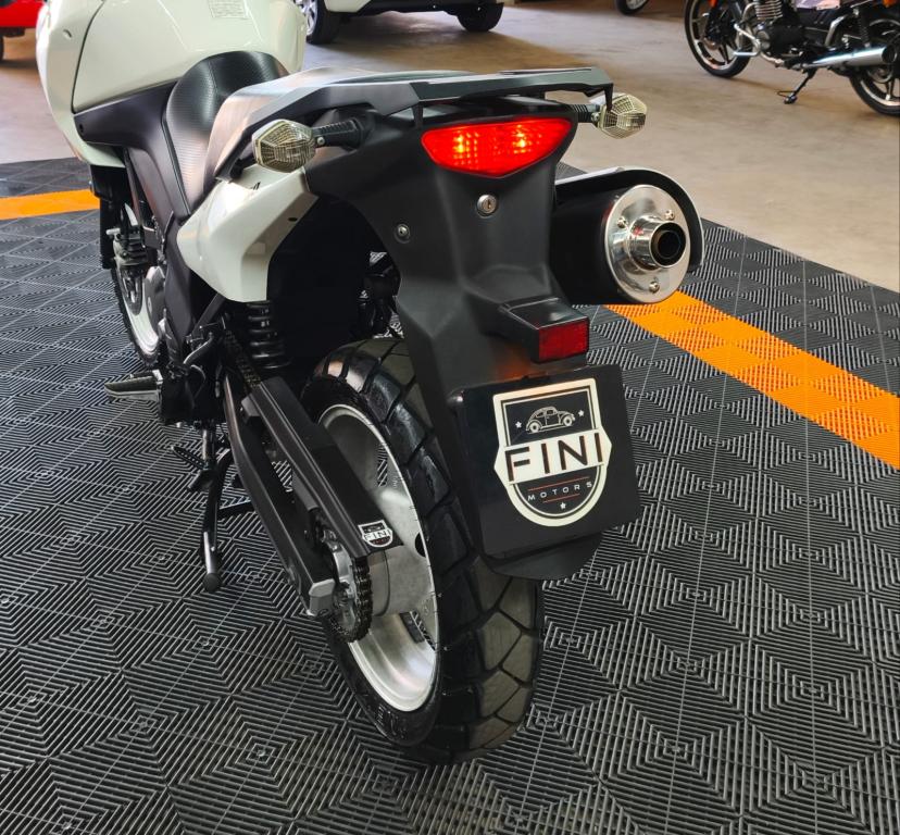 SUZUKI V-Strom DL 650 - Foto