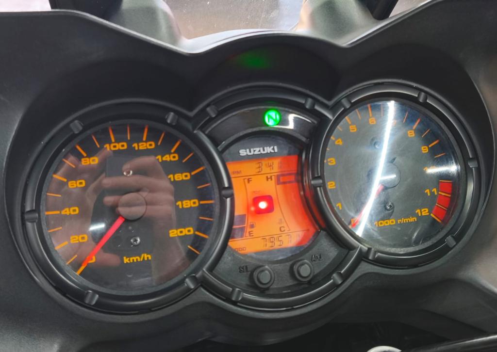 SUZUKI V-Strom DL 650 - Foto