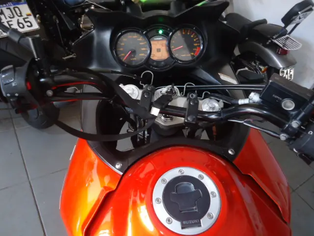 SUZUKI V-Strom DL 650 - Foto