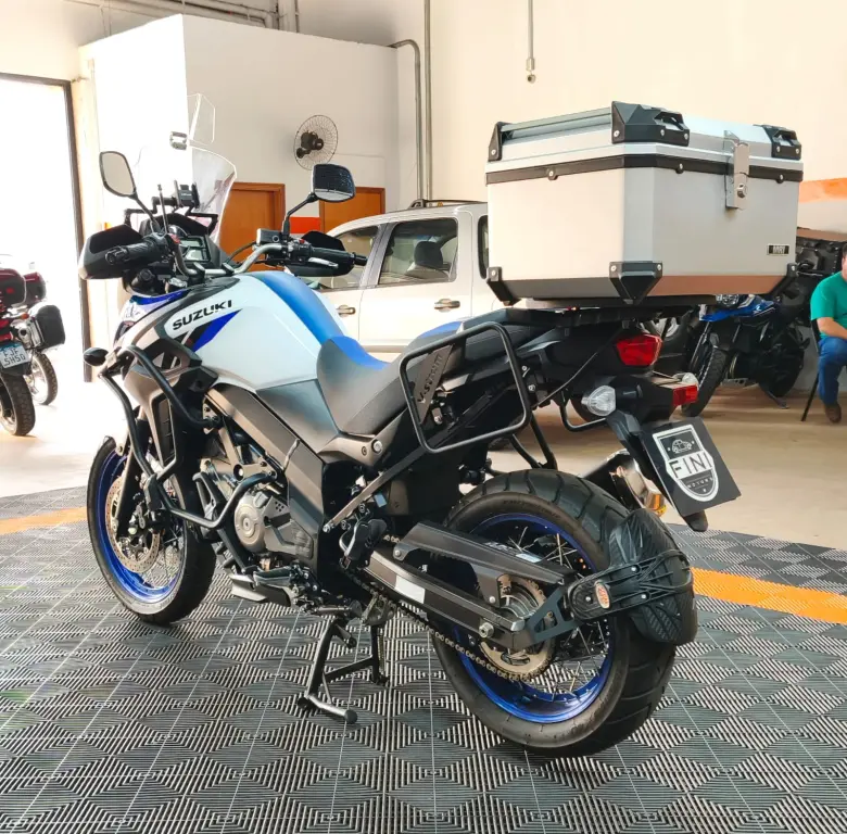 SUZUKI V-Strom DL 650 - Foto
