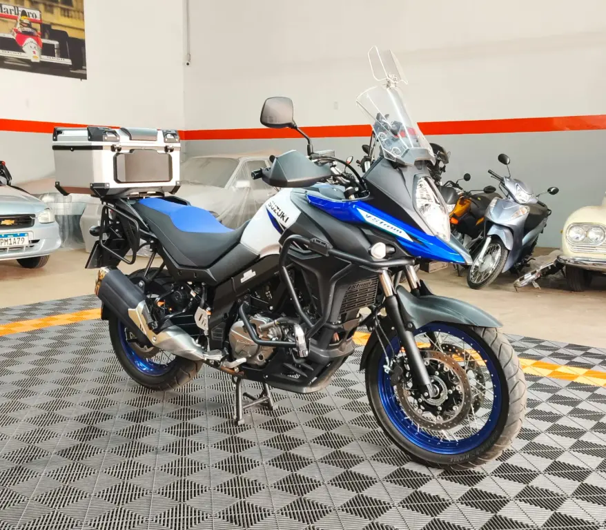 SUZUKI V-Strom DL 650 - Foto