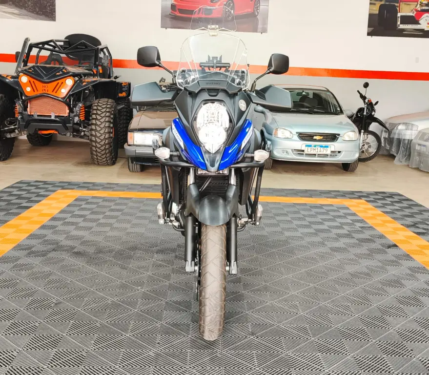 SUZUKI V-Strom DL 650 - Foto