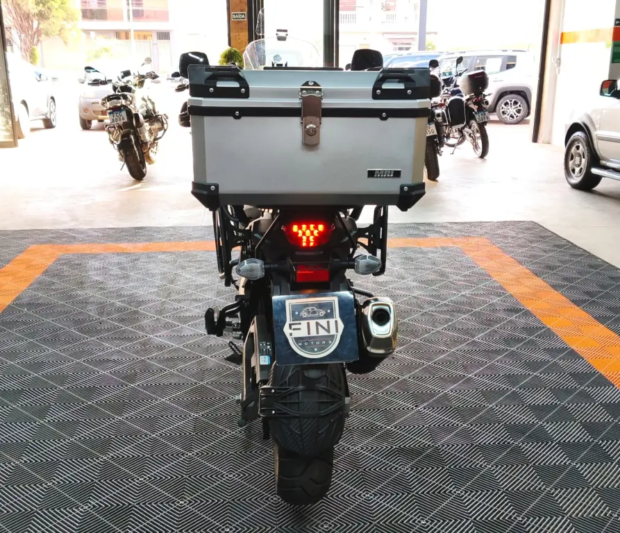 SUZUKI V-Strom DL 650 - Foto