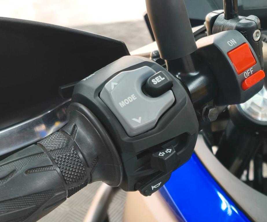 SUZUKI V-Strom DL 650 - Foto