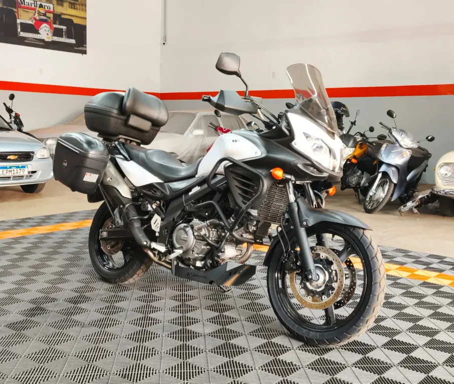 SUZUKI V-Strom DL 650 - Foto