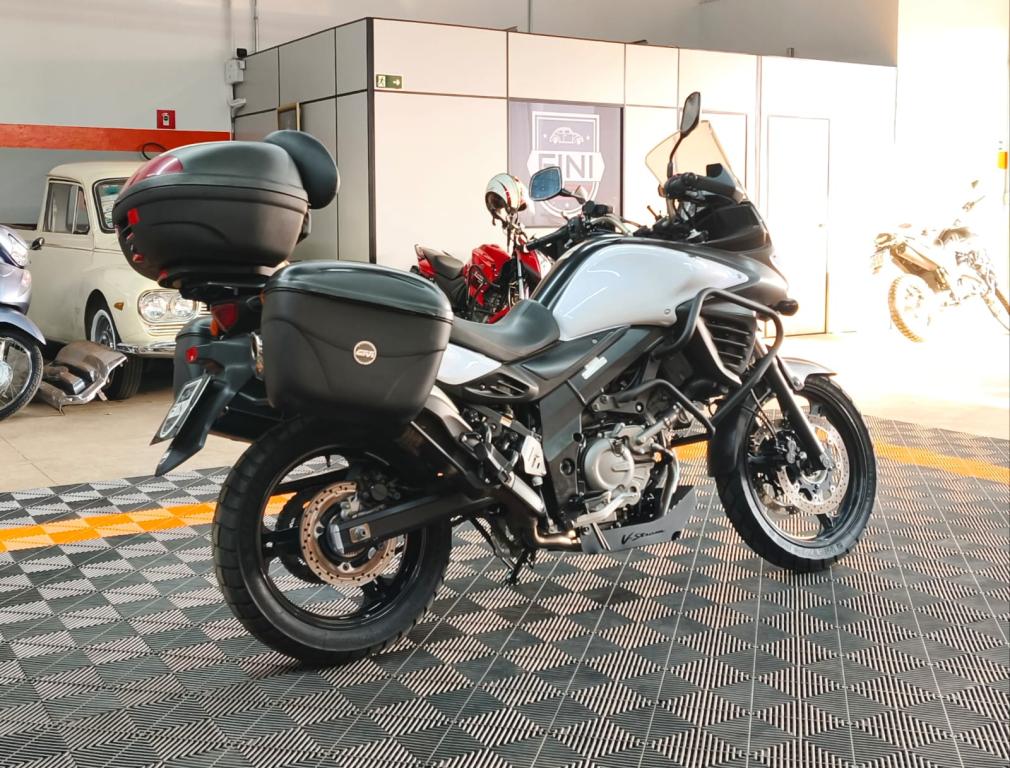 SUZUKI V-Strom DL 650 - Foto